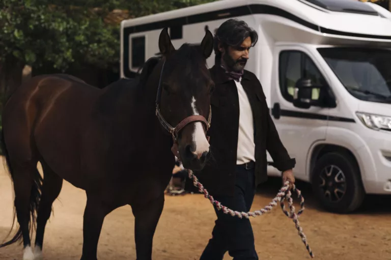 2023 Korbinian Seifert Photography Lifestyle Automotive Caravan Laika ecovip horseranch 03