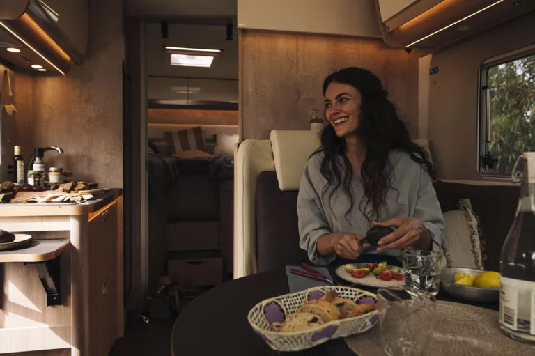 2023 Korbinian Seifert Photography Lifestyle Automotive Caravan Laika ecovip horseranch 12